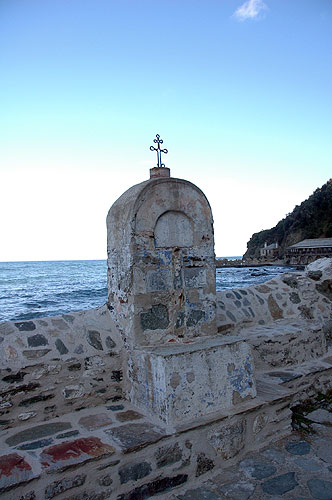 Иверский монастырь. Место, где по преданию на берег была вынесена Иверская икона Божией Матери